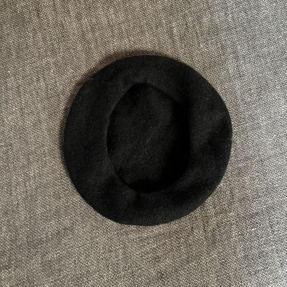 Vintage Woolen Beret - Picture 2 of 2